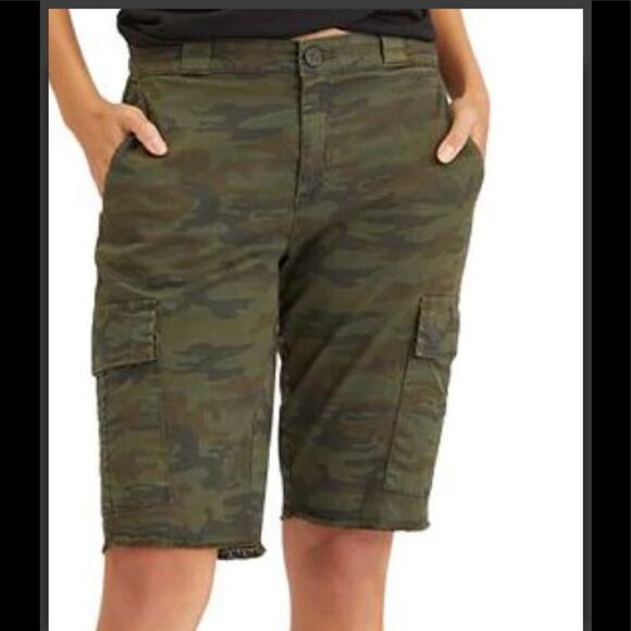 Sanctuary Mother Nat Green Camouflage Cargo Shorts SzM NWT Zip &Button 6 Pockets - Picture 1 of 10